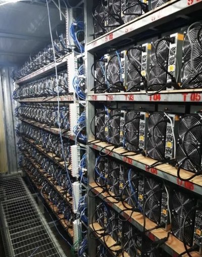 Energy-efficient mining farm